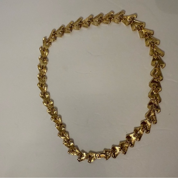 VINTAGE NECKLACE CHEVRON V DESIGN GOLD TONE SMOOTH & TEXTURED 18.5” - Picture 9 of 11